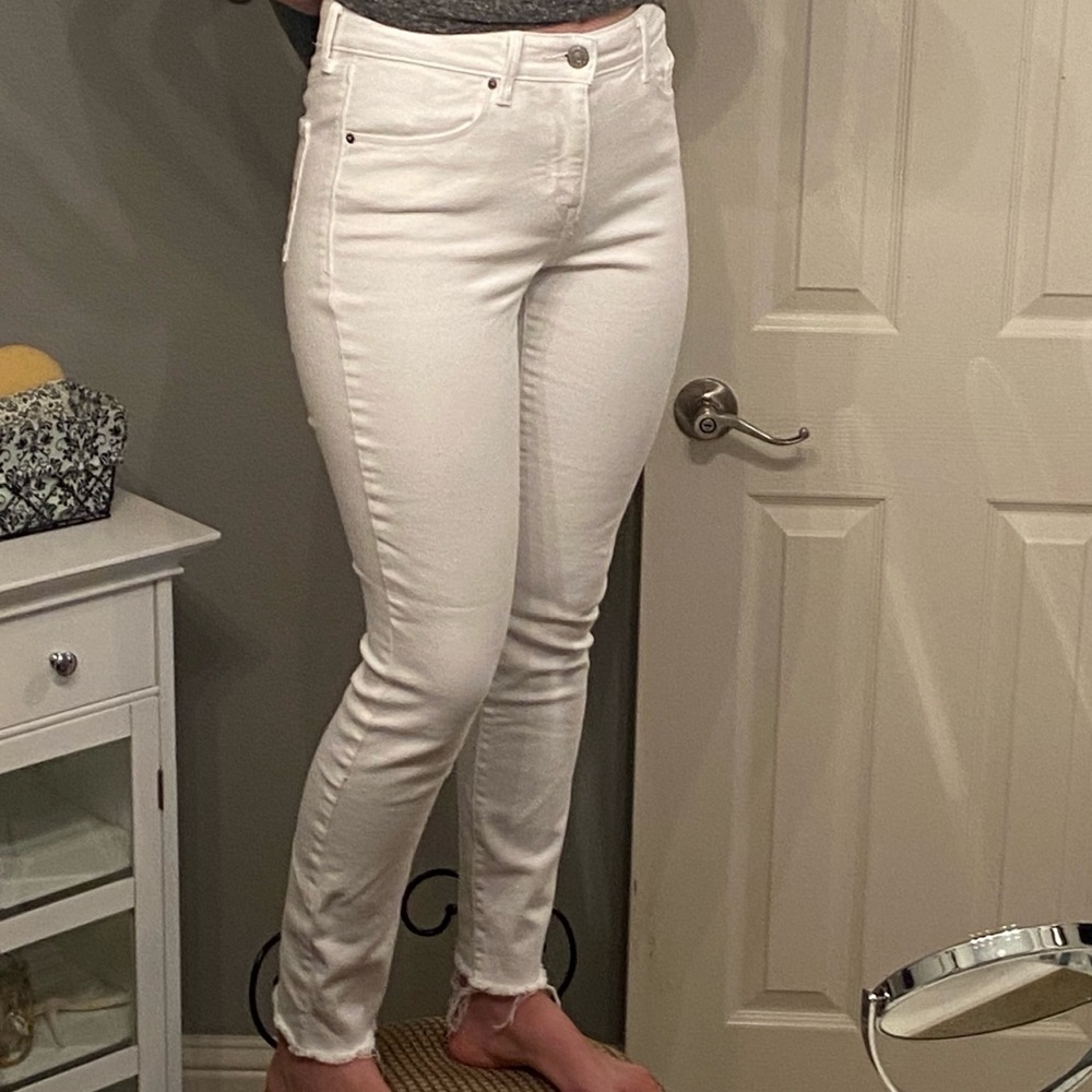 WHITE levi’s jeans denim